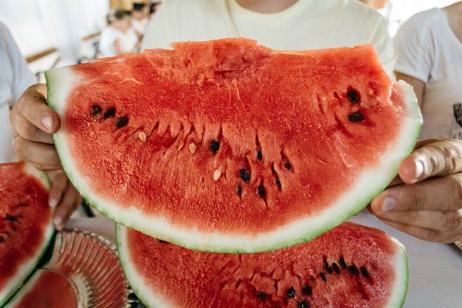 炎炎夏日，来上一口西瓜，清凉又解暑。（示意图／达志影像）
