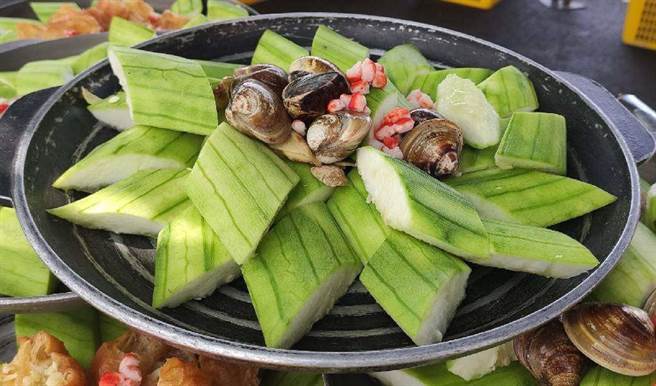 云林县斗六市「斗六丝瓜节」登场，打响「LV级翠玉丝瓜」名气。（云林县政府提供／张朝欣云林传真）