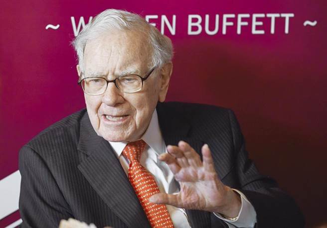 去年减持苹果股票，巴菲特认了：可能是错误决定。（图／美联社）