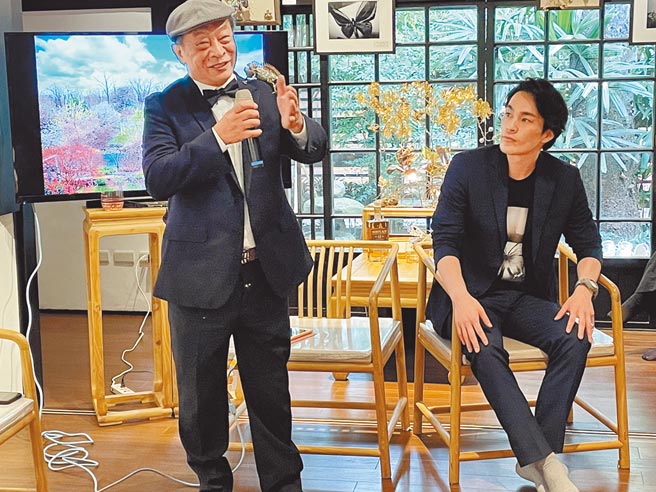 藝術家蔡爾平（左）、攝影師岡本孝都從台灣的常民生活找到創作色彩。（李怡芸攝）