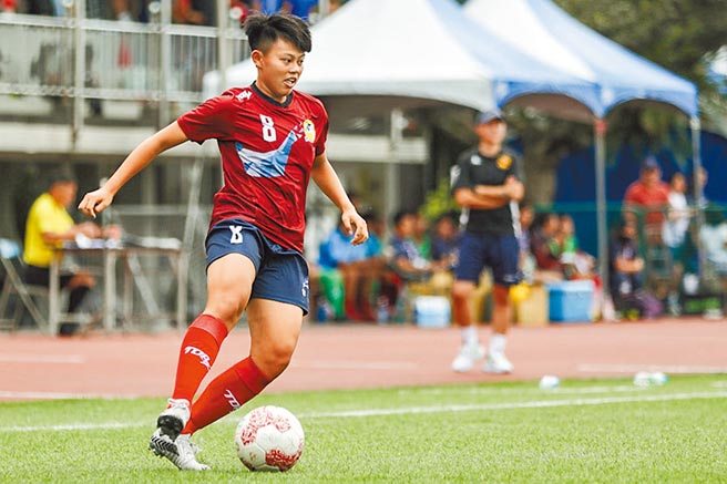 就讀於蘆洲國中三年級的李翊汶繼續越級打怪，在木蘭聯賽對桃園國際獨中兩元，幫助新北航源FC以5球大勝。（中華足協提供）