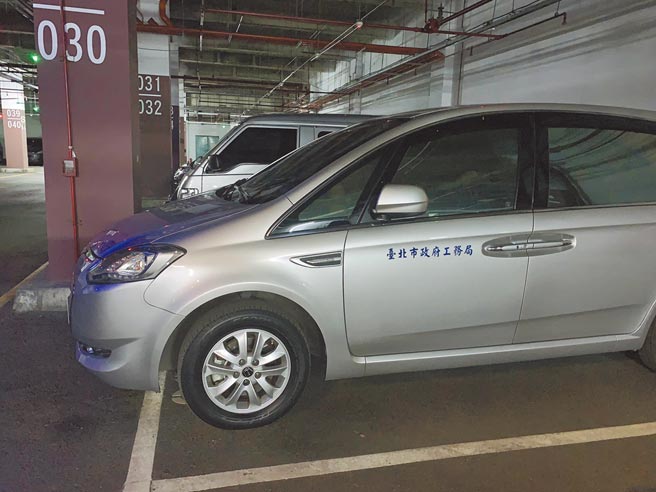 台北市政府5000多辆公务车，议员王浩发现閒置、低度使用车辆仅有少数移拨其他单位运用，其余仍留在原机关或等待报废。（黄婉婷摄）
