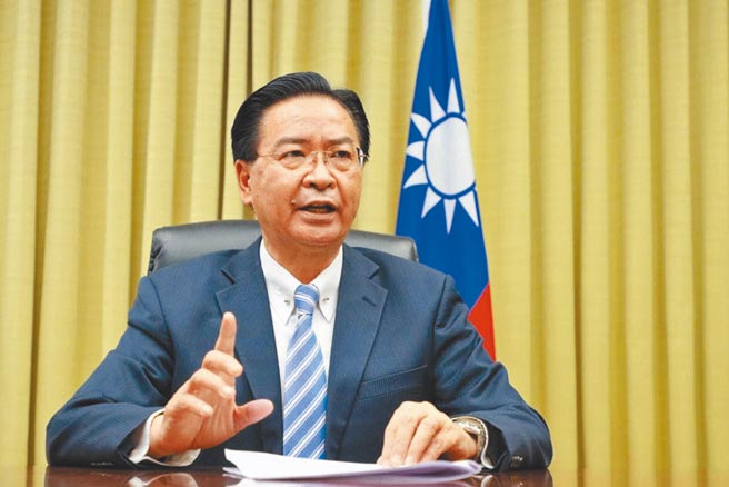 外交部长吴钊燮4月30日在美国智库「马侃研究所」举办的线上论坛指出，台湾的民主越昌盛，中国政府越不安。（外交部提供）