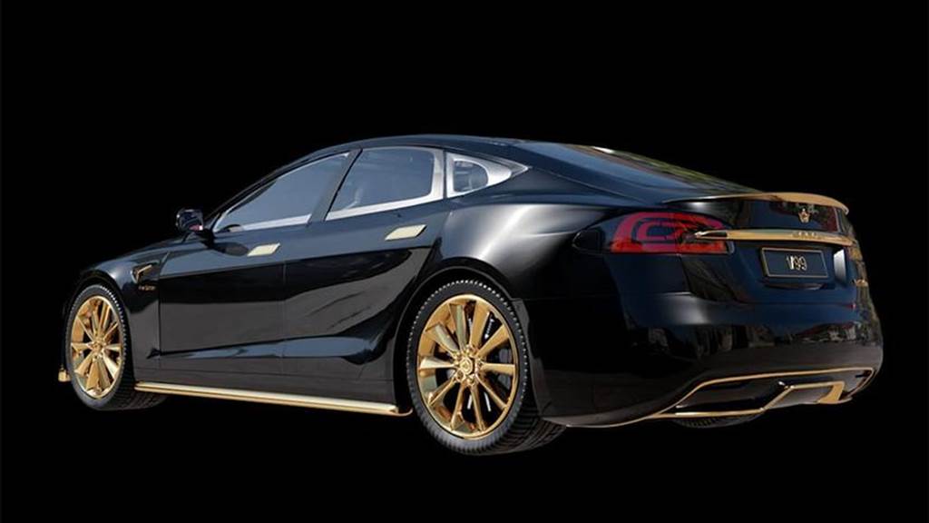 誰說特斯拉不豪華？世界最閃 24K 金 Model S 訂製版，要價 835 萬元
