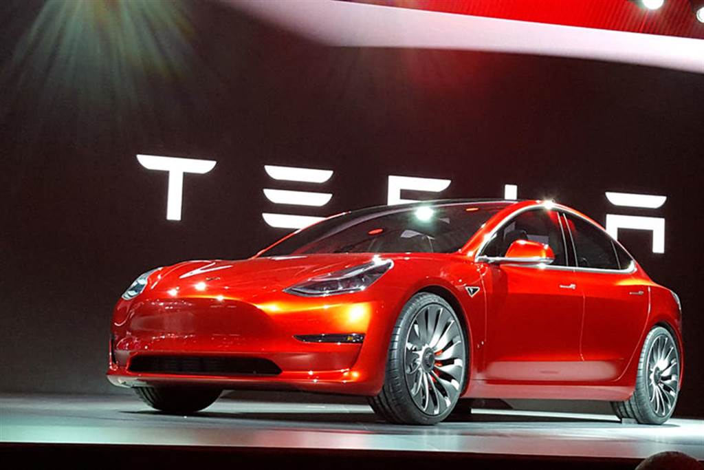 單月狂賣 7.5 萬輛！Model 3 再奪三月份全球電動車銷售冠軍
