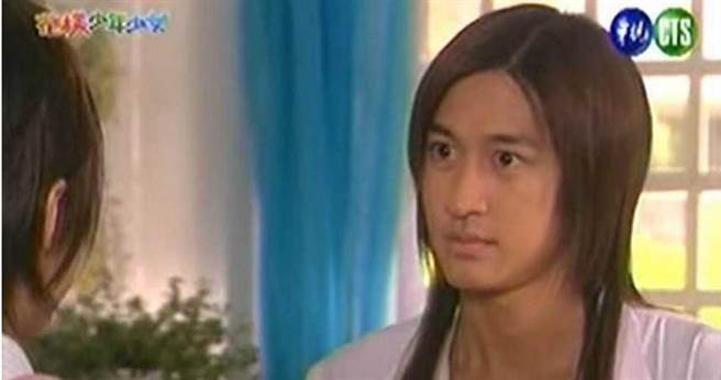 唐治平在《花样少年少女》中演活搞笑的「梅田老师」一角，让观眾印象深刻。（图／翻摄自YouTube）