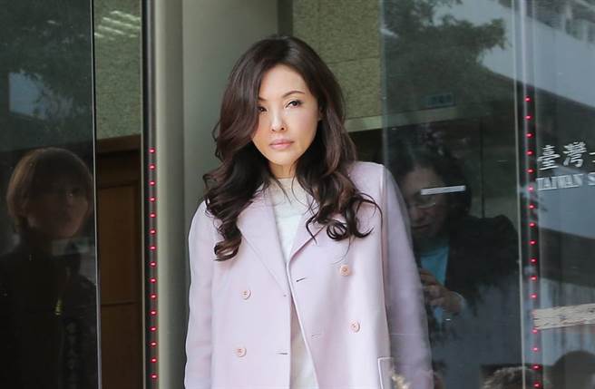 何如芸去年出席离婚官司的首开庭。（图／本报系资料照片）