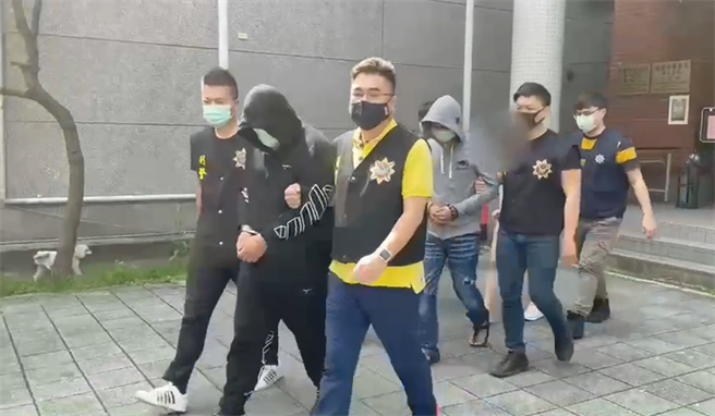 警方询后全案依伤害、妨害自由、及强盗等罪嫌，将廖男等4人移请基隆地检署侦办。（翻摄照片／陈彩玲基隆传真）