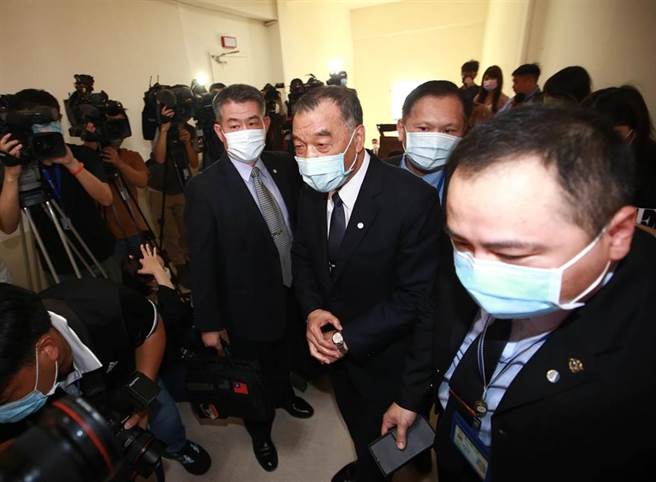 國防部長邱國正（中）3日到立法院報告施政備詢。（陳信翰攝）
