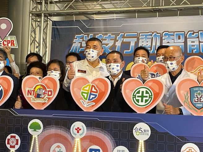 新北市长侯友宜则说，每一件事情都是善意提醒，地方一定要补足中央没有看到的地方。（叶书宏摄）