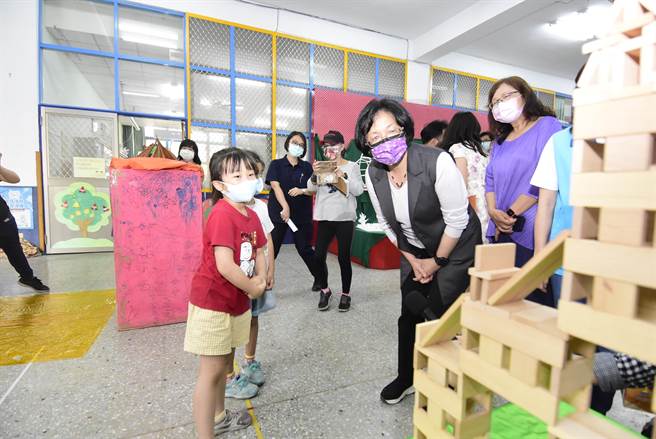 广达文教基金会推广广达游于艺计画已超过17年，到彰化也已经有9年，感谢王校长引进此计画让彰化的师生都能透过艺术的学习，有更多面向的艺文感受。（吴建辉摄）