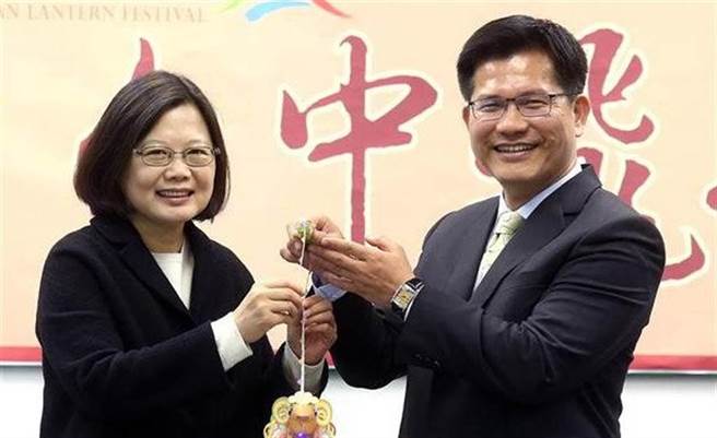 總統蔡英文(左)、前交通部長林佳龍（右）。（中時資料照）