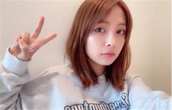 最凶高中生运动片狂晃 G级车头灯抖动画面网重复看。(图/寺本　莉绪IG@lespros_rio)