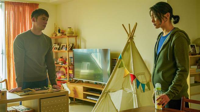 溫昇豪劇中因為工作與另一半爭執不斷。（公共電視、myVideo提供）