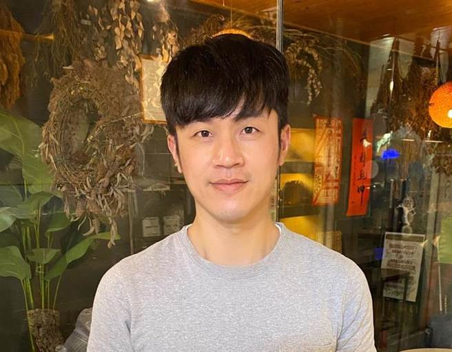 网红「焦糖」陈嘉行，近日宣布加入民进党。(图/翻摄自 陈嘉行 脸书)