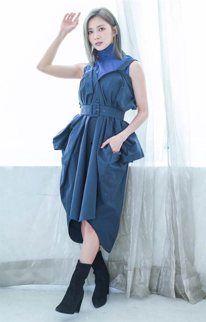 蔡黄汝藉由作画纾缓情绪。（粘耿豪摄）