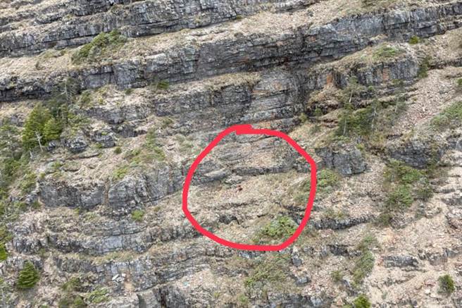 新北市57岁男子攀登品田山，疑未拉好绳索掉落山崖身亡。（罗浚滨翻摄）