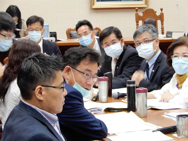 立法院教育及文化委員會今天審查《私立高級中等以上學校退場條例》草案。（林志成攝）