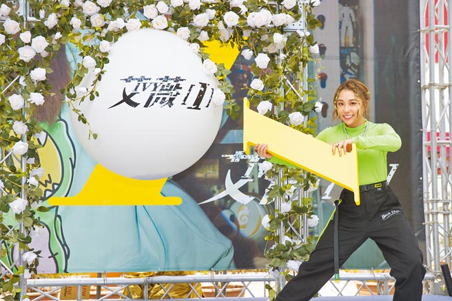 艾薇昨圓夢舉辦《I》新專輯簽唱會。（環球提供）