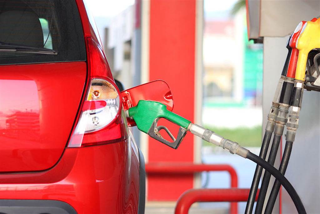 調查顯示加州近 20％ 電動車主重回燃油車懷抱，主要障礙也是回家無法充電