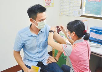 預約增加 嘉縣14衛生所跟進接種疫苗
