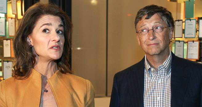 比爾蓋茲與妻子梅琳達2012年2月4日在西雅圖向媒體發表談話。（路透）