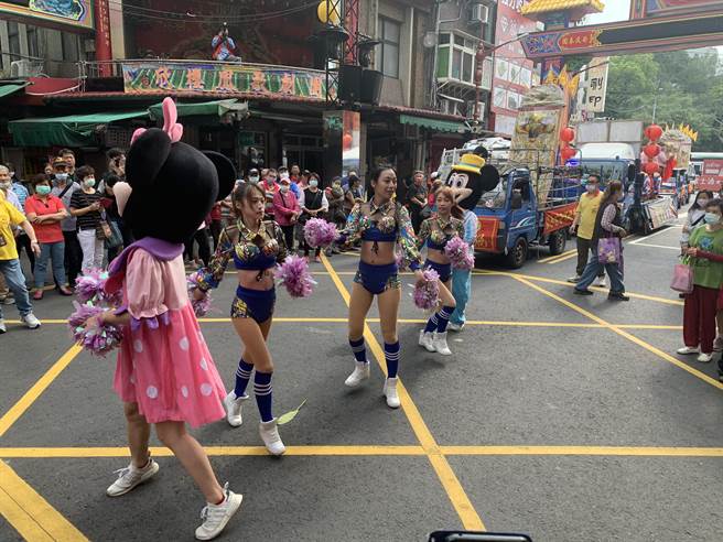 板桥慈惠宫今举行妈祖遶境，受疫情影响缩小规模。（王扬杰摄）