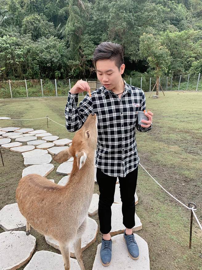 從游泳教練轉職成為永慶服務專員的蔡瑞珉，告別過去窮忙的生活，在永慶享受工作和生活的平衡，工作不但有成就感和優渥收入，也能開心享受下班後的自由生活！(圖/永慶房屋提供)