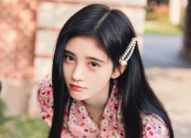 鞠婧祎被网友质疑整形。(图/翻摄自鞠婧祎微博)