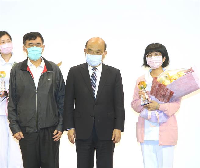 行政院长苏贞昌颁奖。（陈怡诚摄）
