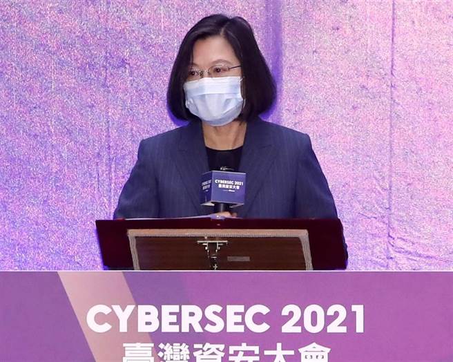 蔡英文总统4日出席「2021臺湾资安大会开幕典礼」上台致词，宣示政府对资安的重视。（郑任南摄）
