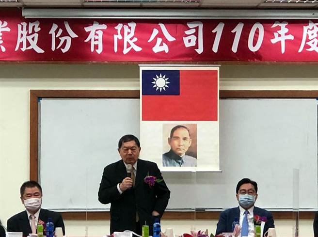 远东集团董事长徐旭东(站立者)亲自出席宏远兴业股东常会。（图／陈惠珍）