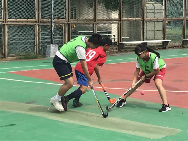 培育好手，台中市长杯曲棍球锦标赛热闹开打。（台中市府提供／卢金足台中传真）