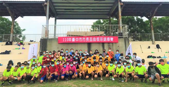 培育好手，台中市长杯曲棍球锦标赛热闹开打。（台中市府提供／卢金足台中传真）