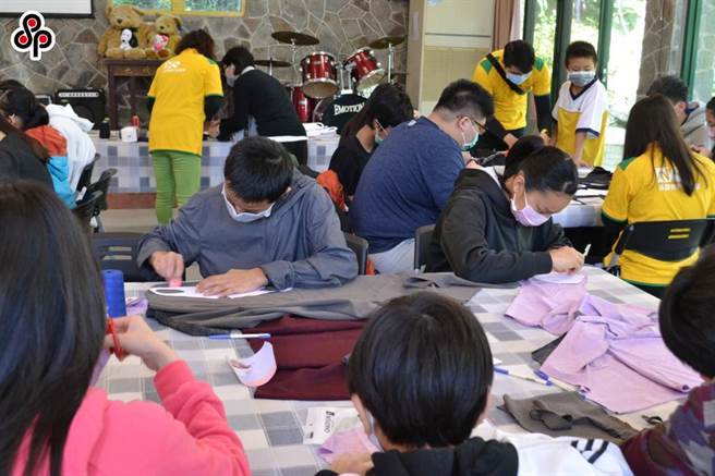 卫福部于近日办理「儿少替代性照顾政策草案座谈会」，会中提出以「家庭式照顾」与「机构小型化」为替代性照顾政策方向。（报系资料照）