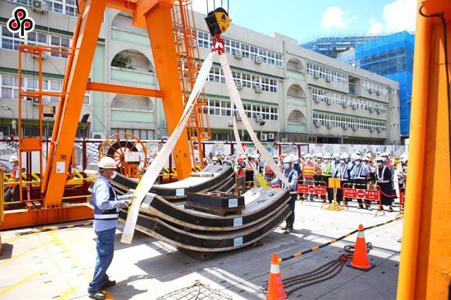 劳动部今天核释指出「『经核准奖励民间投资兴建之工程』为指政府机关核准奖励民间机构投资兴建，得增进社会公益福祉，提供公眾使用或完工后能创造国人就业，且经目的事业主管机关认定之工程类型及设施。（报系资料照）