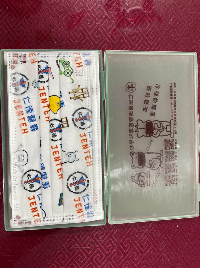 后龙仁德医专制作大甲妈祖联名平安符，祈求学生考运顺利。（仁德医专提供／谢明俊苗栗传真）