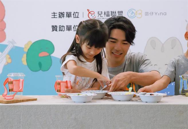 陳昊森擔任「愛．T恤」愛心大使。（兒福聯盟提供）