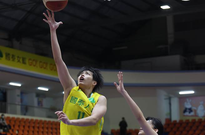 国泰郑伊秀今天贡献15分、8篮板，助队收下7连胜。（资料照／中华篮协提供）