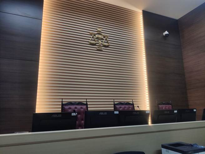 陈姓、林姓男子收到2.1公斤海洛因包裹，但法院认为可能个资被盗用，加上检方举证不足，判决无罪。（赖佑维摄）