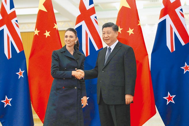 纽西兰总理阿尔登称：「我们需要承认，纽西兰和中国在某些议题上，两国并未、不能、未来也不会达成一致。」（路透）