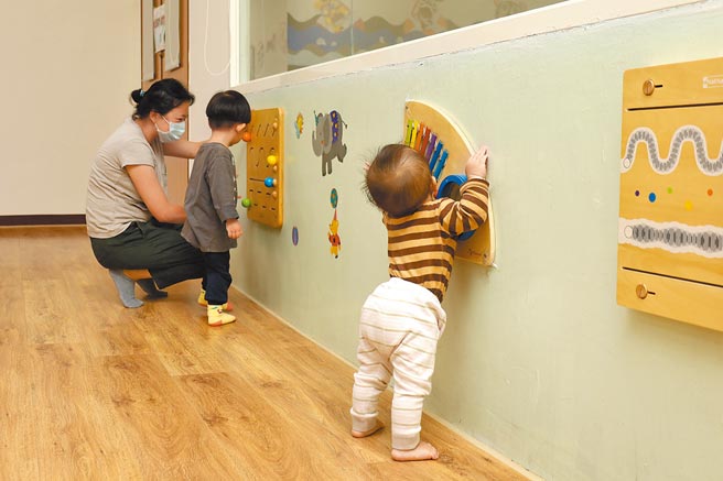 新竹县政府向卫福部争取前瞻基础建设经费8050万元，要让育儿环境再升级。（罗浚滨摄）