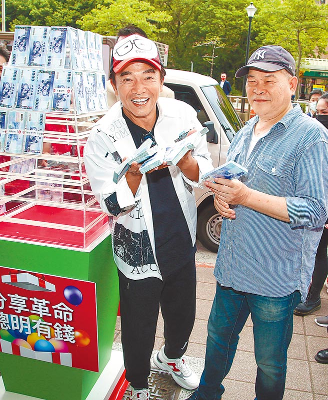 吴宗宪（左）昨出席活动，透露澎恰恰「他今年过得比去年还好」。（陈俊吉摄）
