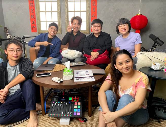 范琪斐决定转战Youtube开新节目《斐姨所思》。（图／翻摄自范琪斐的美国时间脸书）