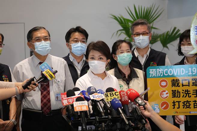 为防范未然，市长卢秀燕5日召开全市防疫会议，宣布将加强公共场所防疫宣导与稽查。（冯惠宜摄）