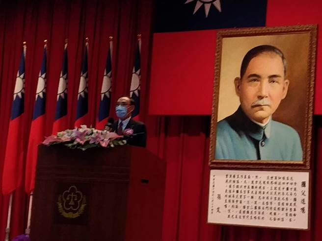 法务部5日上午举行新任检察长、法务部一级主管交接、宣誓典礼，法务部长蔡清祥致词。(陈志贤摄)