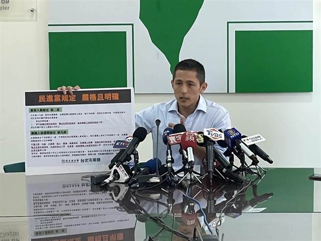 民进党台北市党部主委吴怡农（见图）6日举行记者会表示初步有五位党员违反入党规定，还在持续查核。（陈信翰摄）
