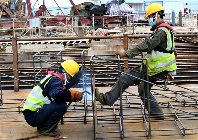 為鼓勵勞動者提升職業技能，大陸人力資源和社會保障部表示，今年大陸將大力推行職業培訓券的發放和使用。（中新社）