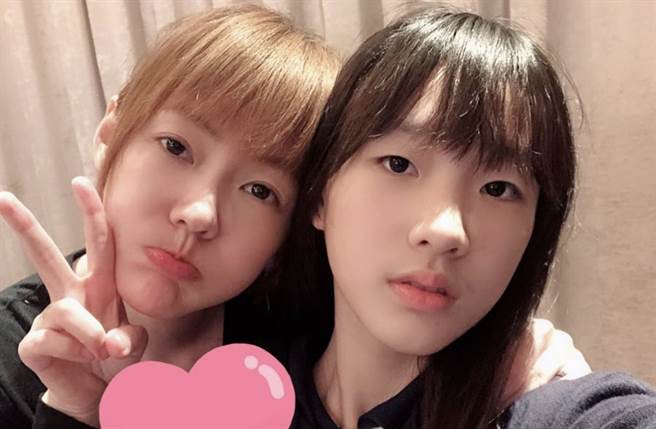 小S跟女兒們感情深厚，不時能看到母女倆貼出彼此的合照。(翻攝自Elly IG)