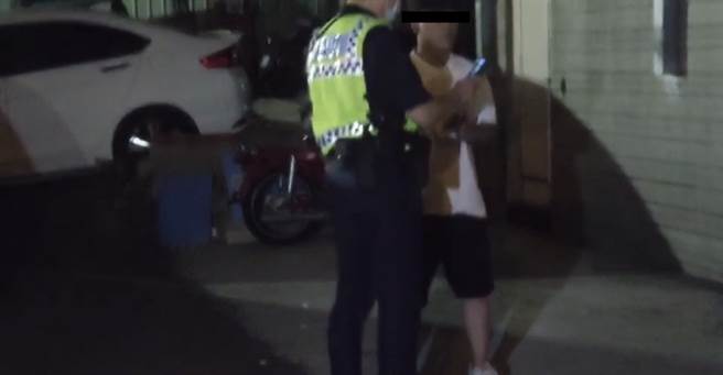 酒驾肇事的宾士驾驶本身是一名美髮师。（现场图／民眾提供_冯惠宜台中传真）